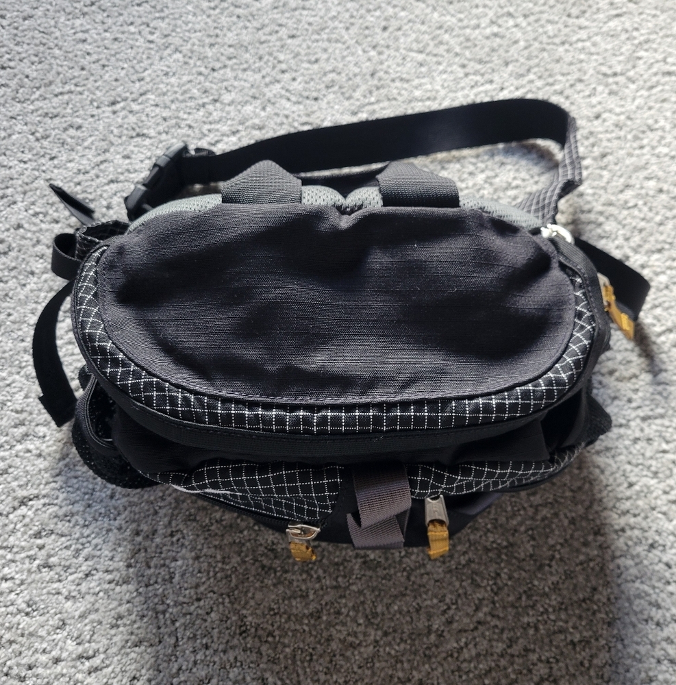 Vintage 90s L.L. Bean Waist Pack Crossbody Bag Hiking Pack Black and Yellow - Picture 11 of 11